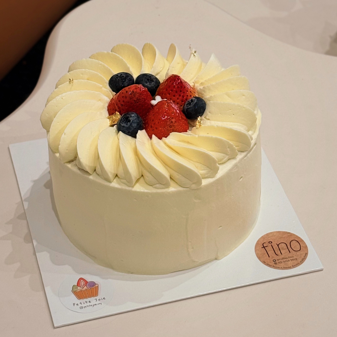 Vanilla Strawberry Cake