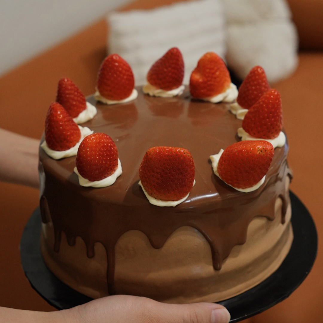 Chocolate Strawberry Cake